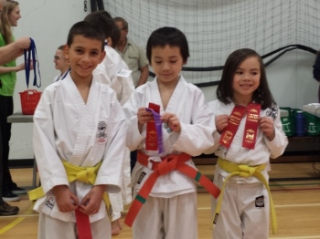 kids-ribbons-crop